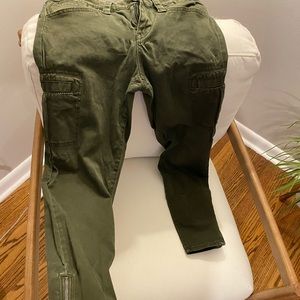 Skinny Cargo jeans with zipper detail